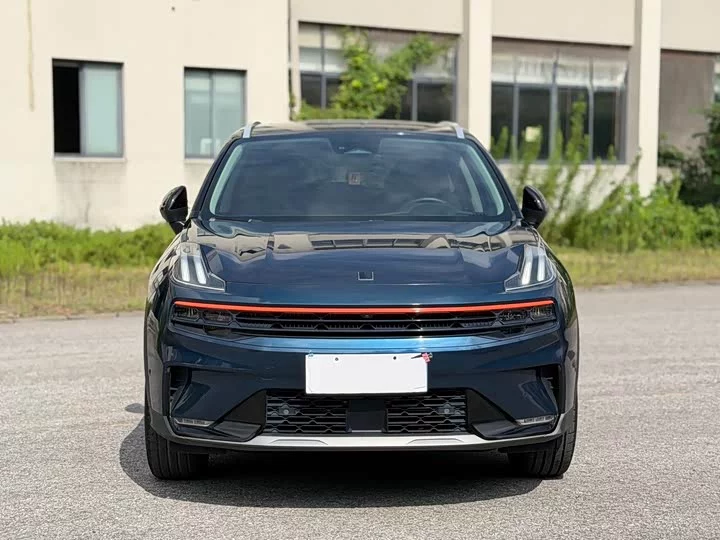 Lynk & Co 06