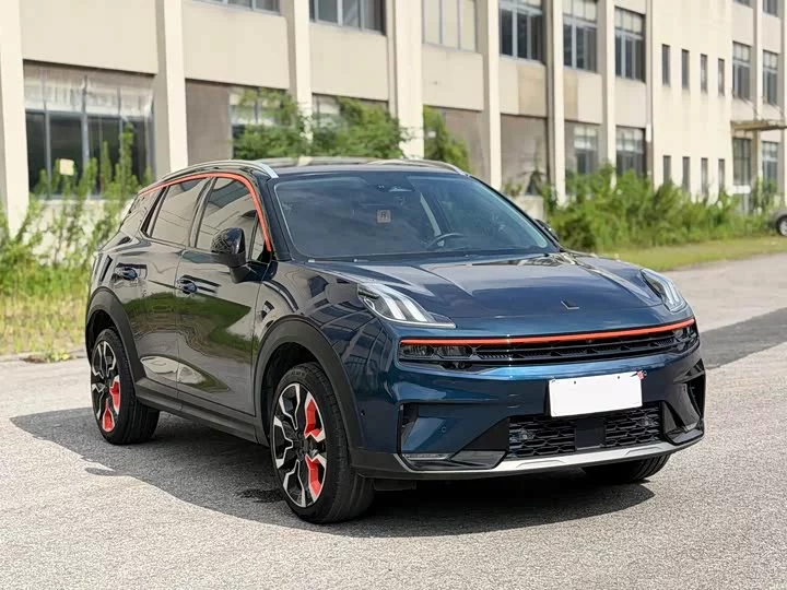 Lynk & Co 06