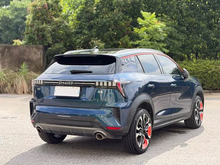 Lynk & Co 06