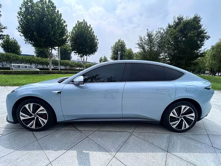 NIO ET5