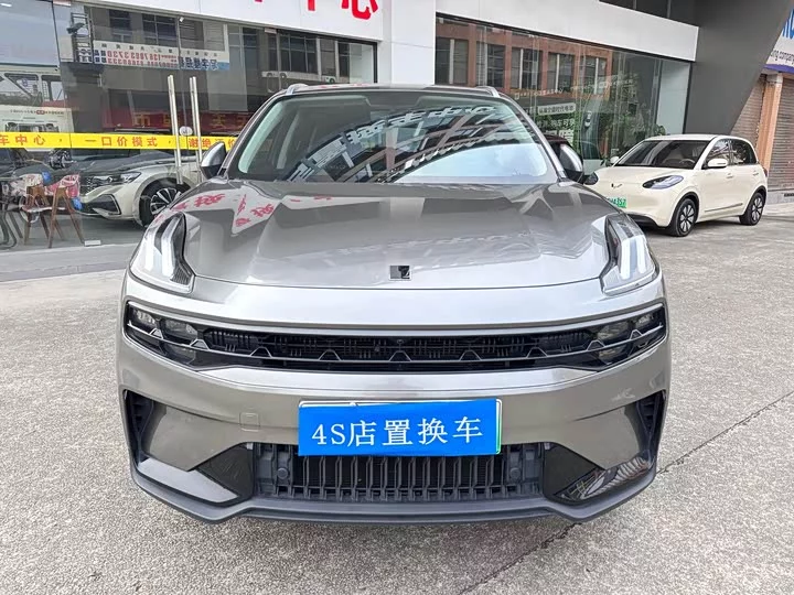 Lynk & Co 06 EM-P