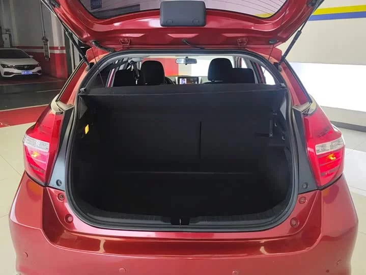 Toyota Yaris L