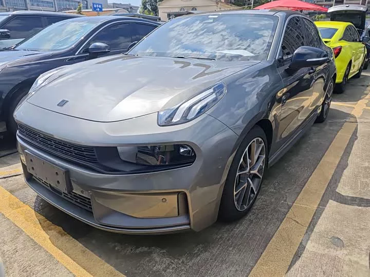 Lynk & Co 03