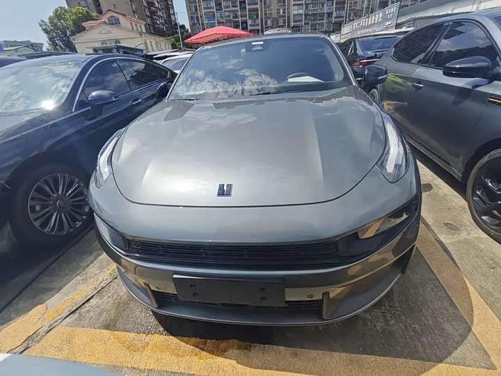 Lynk & Co 03