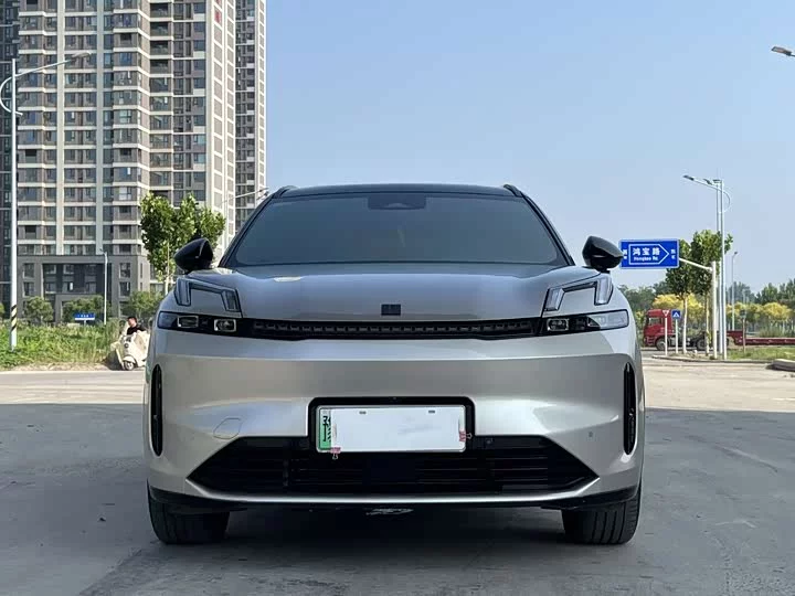 Lynk & Co 08 EM-P