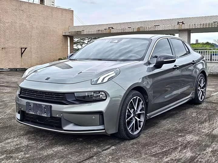 Lynk & Co 03