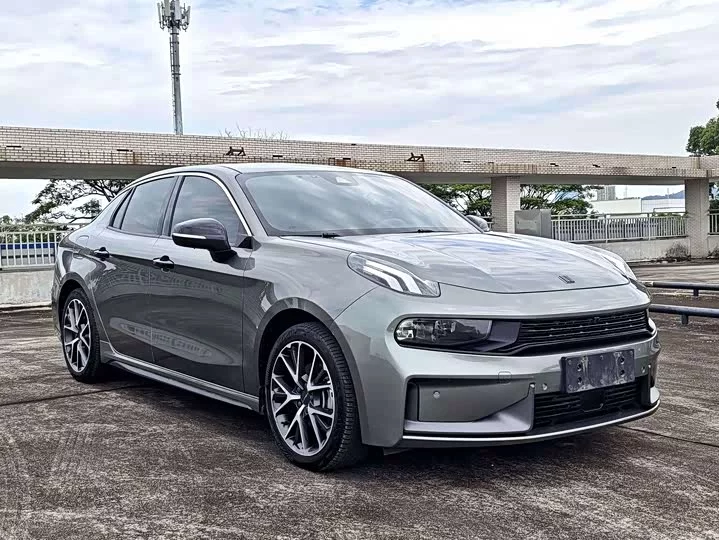 Lynk & Co 03
