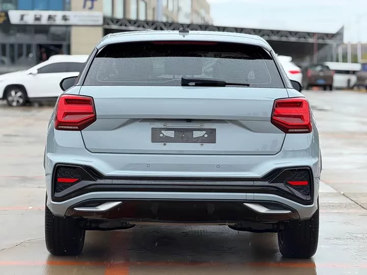 Audi Q2L