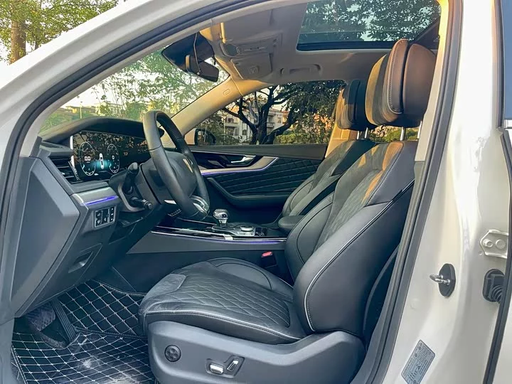 Hongqi HS5