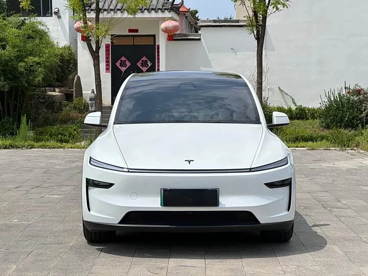 Tesla Model Y L