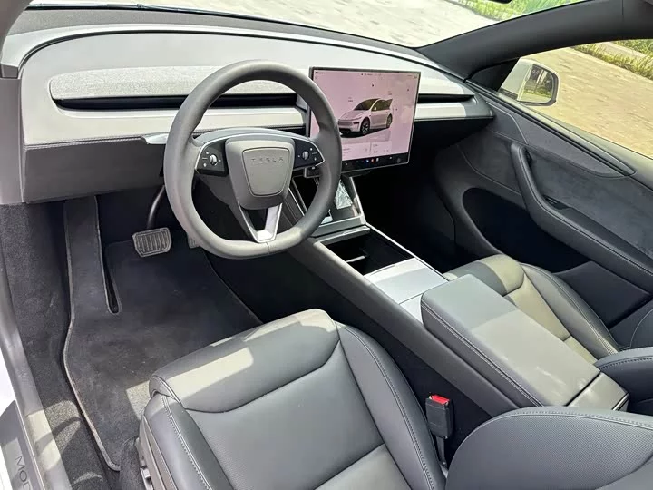 Tesla Model Y L