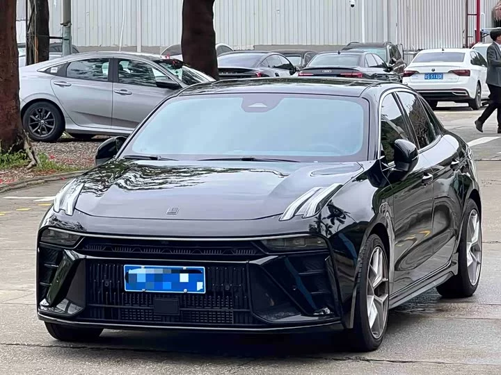 Lynk & Co 03
