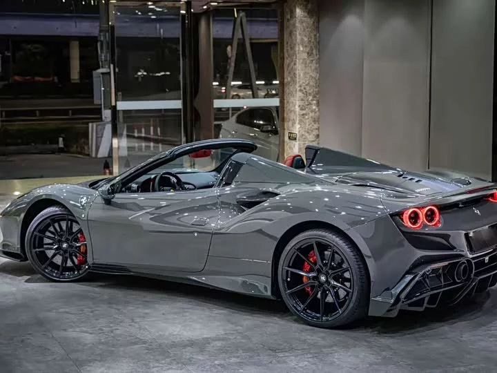 ferrari F8
