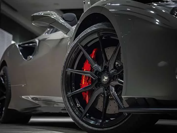 ferrari F8