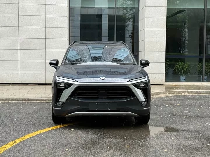 NIO ES8
