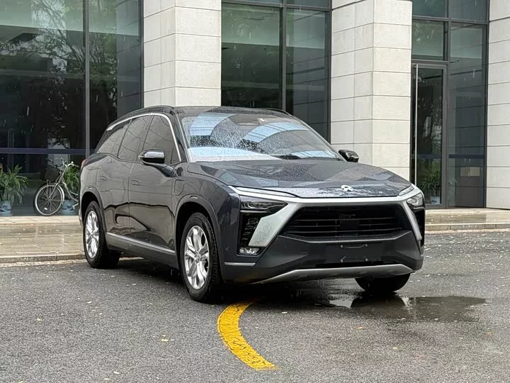 NIO ES8