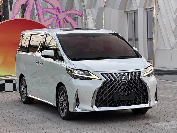 Lexus LM