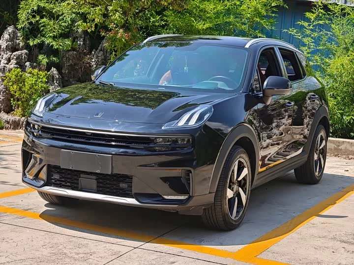 Lynk & Co 06