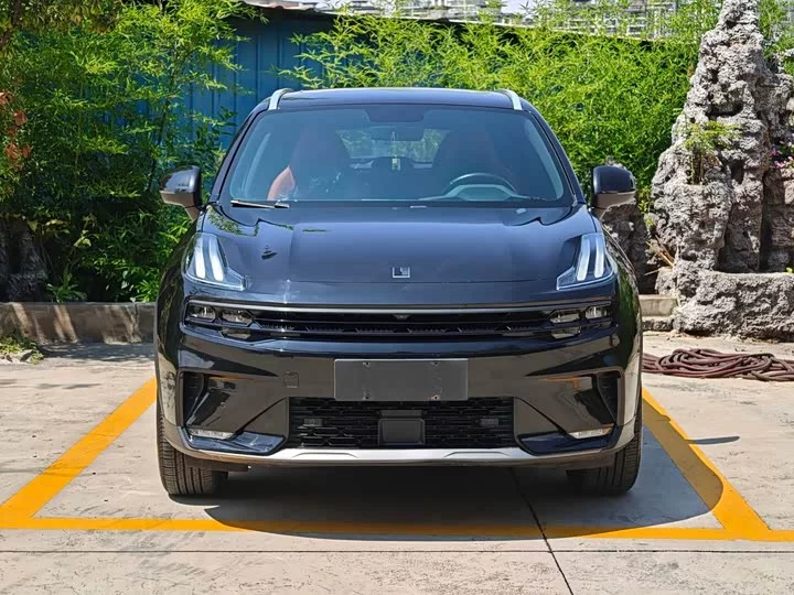 Lynk & Co 06