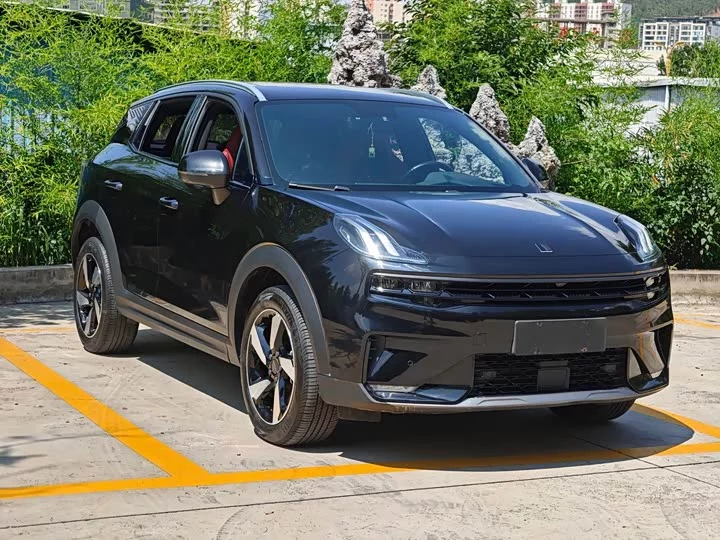 Lynk & Co 06