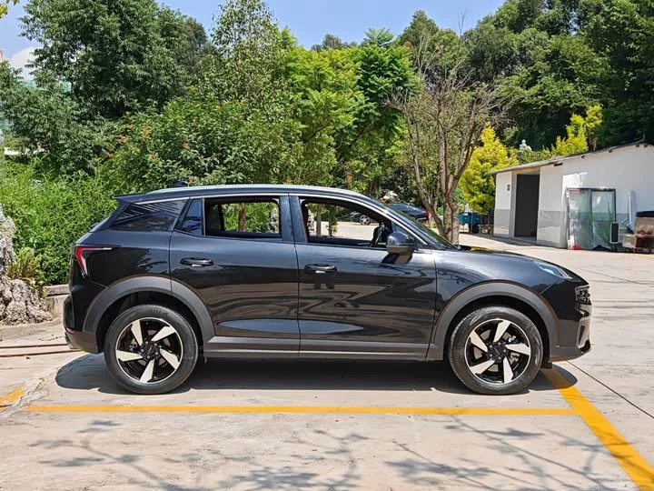 Lynk & Co 06
