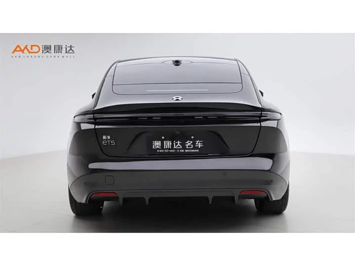 NIO ET5