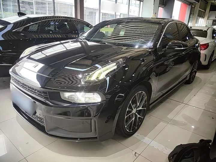 Lynk & Co 03