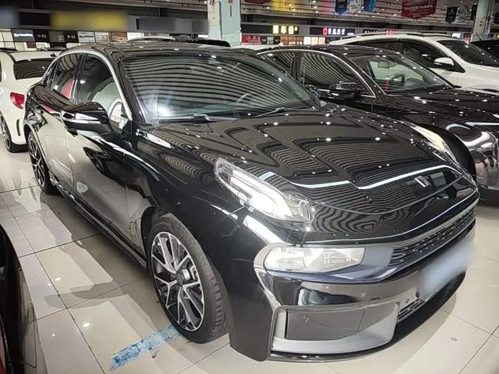 Lynk & Co 03