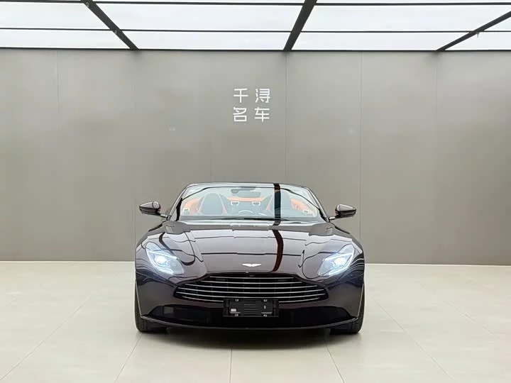 Aston Martin DB11