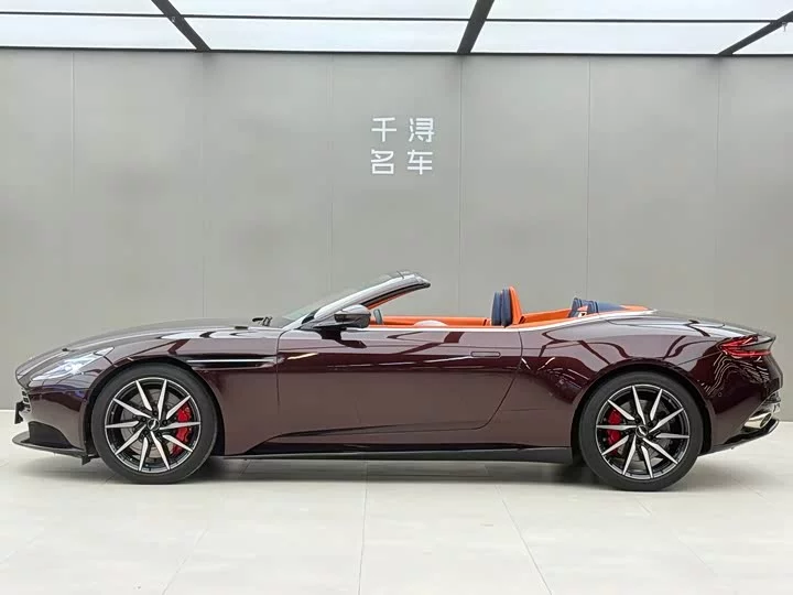 Aston Martin DB11