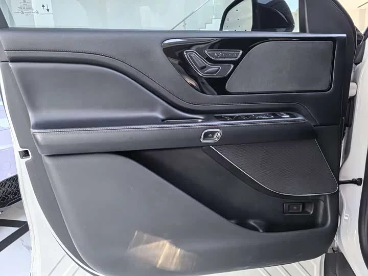 Lincoln aviator