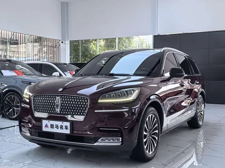 Lincoln aviator