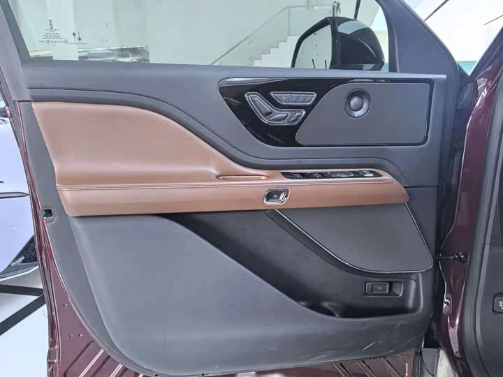 Lincoln aviator