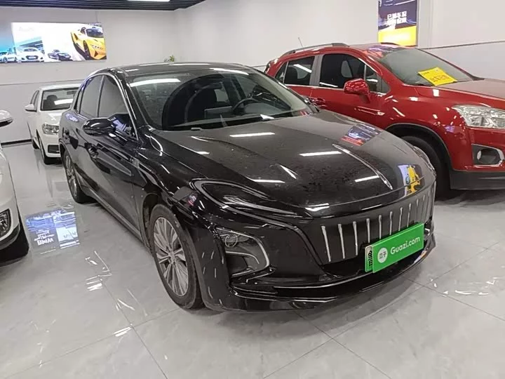 Hongqi E-QM5