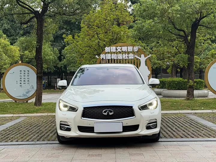 Infiniti Q50L
