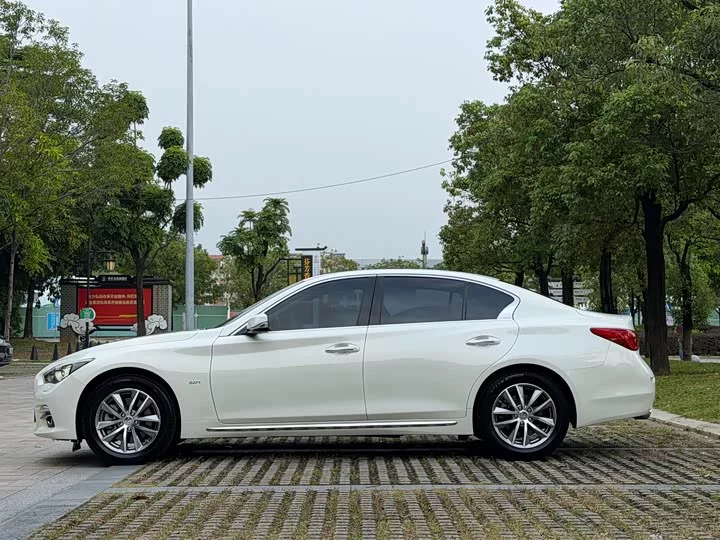 Infiniti Q50L