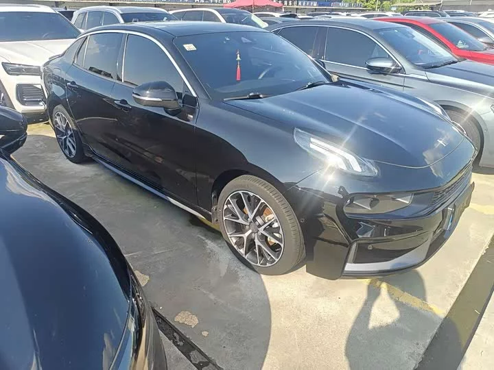 Lynk & Co 03