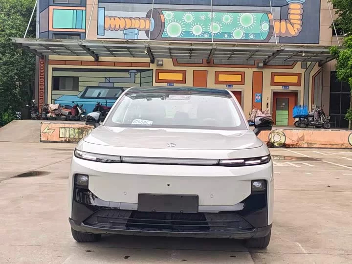 Leapmotor B10