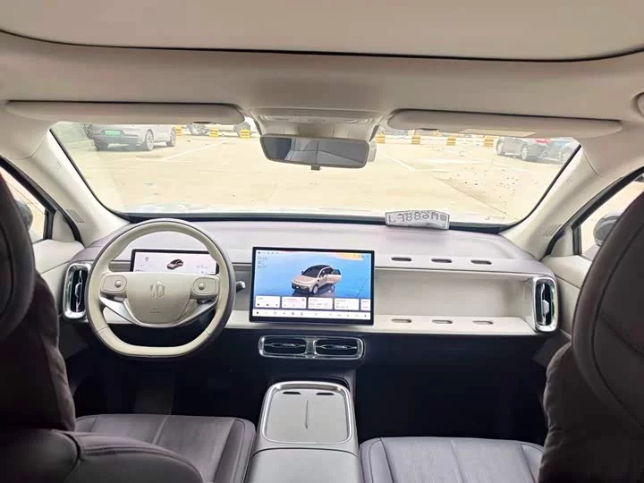 Leapmotor B10