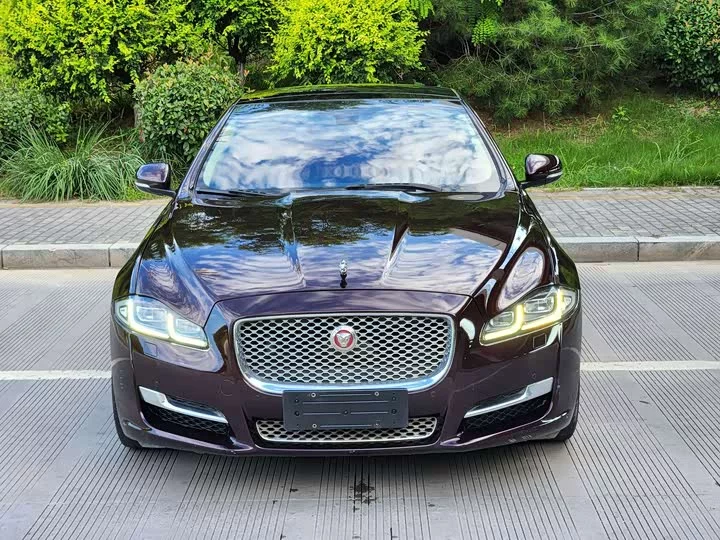 Jaguar XJ