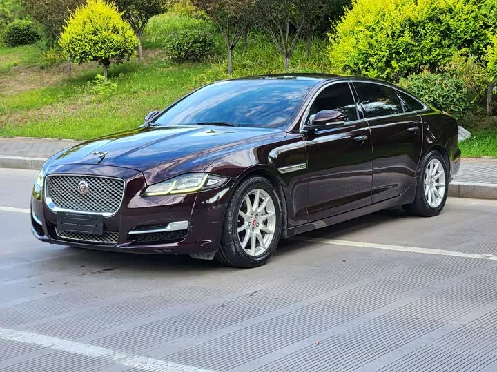 Jaguar XJ