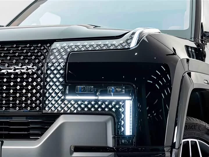 BYD U8