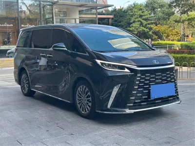 Lexus LM