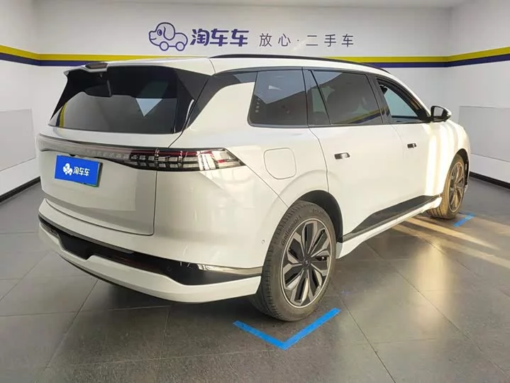 Dongfeng eπ008