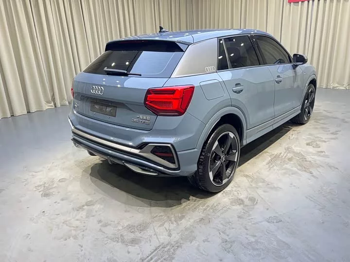 Audi Q2L