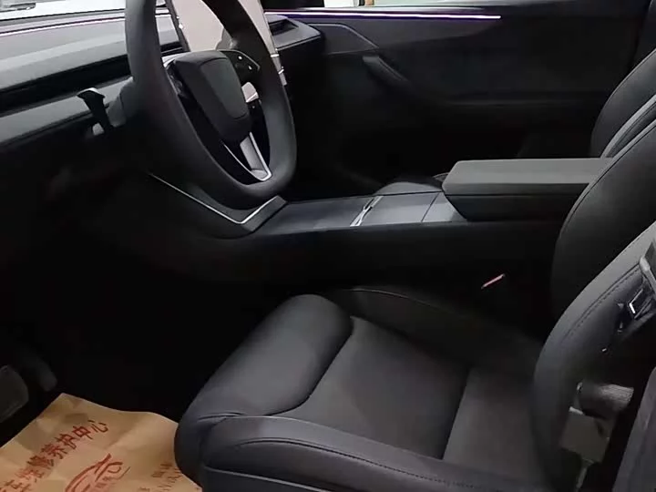 Tesla Model Y L