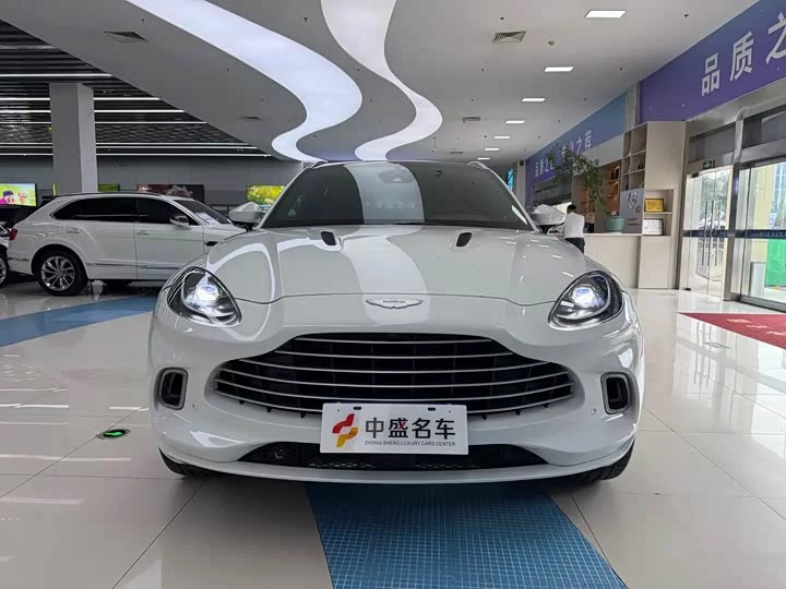 Aston Martin DBX