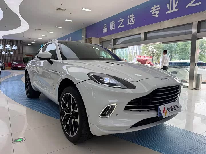 Aston Martin DBX