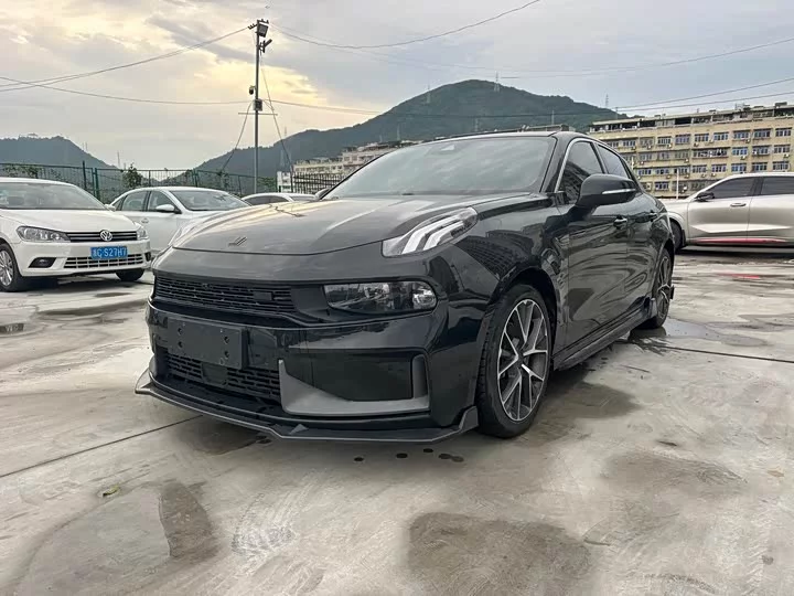 Lynk & Co 03