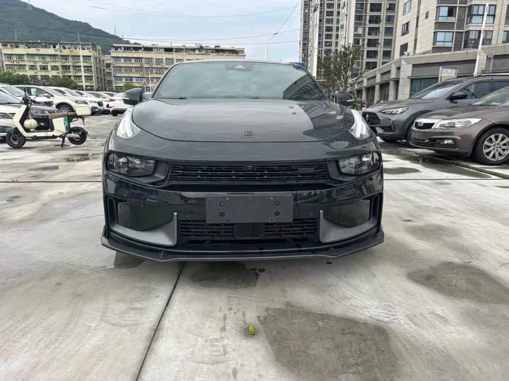 Lynk & Co 03